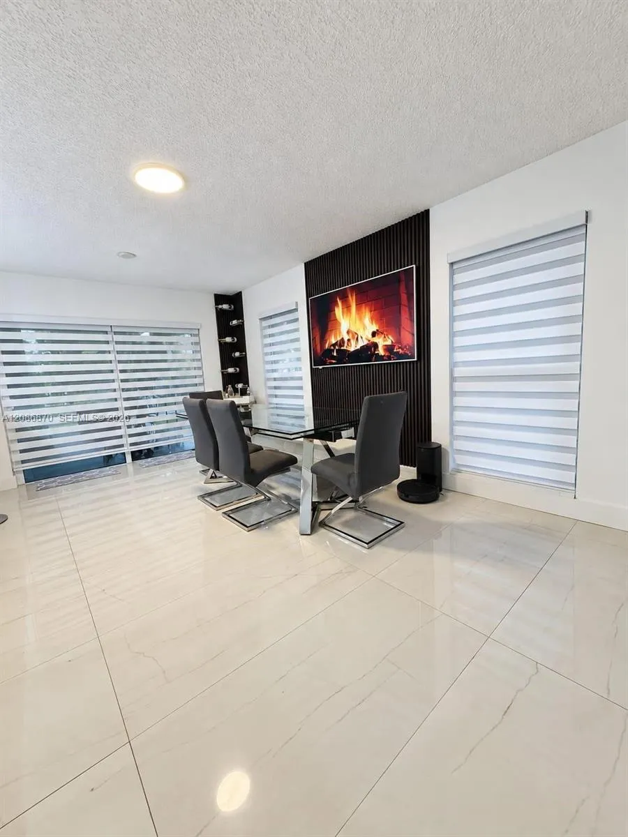 695 SW 65th Ave Margate, FL 33068