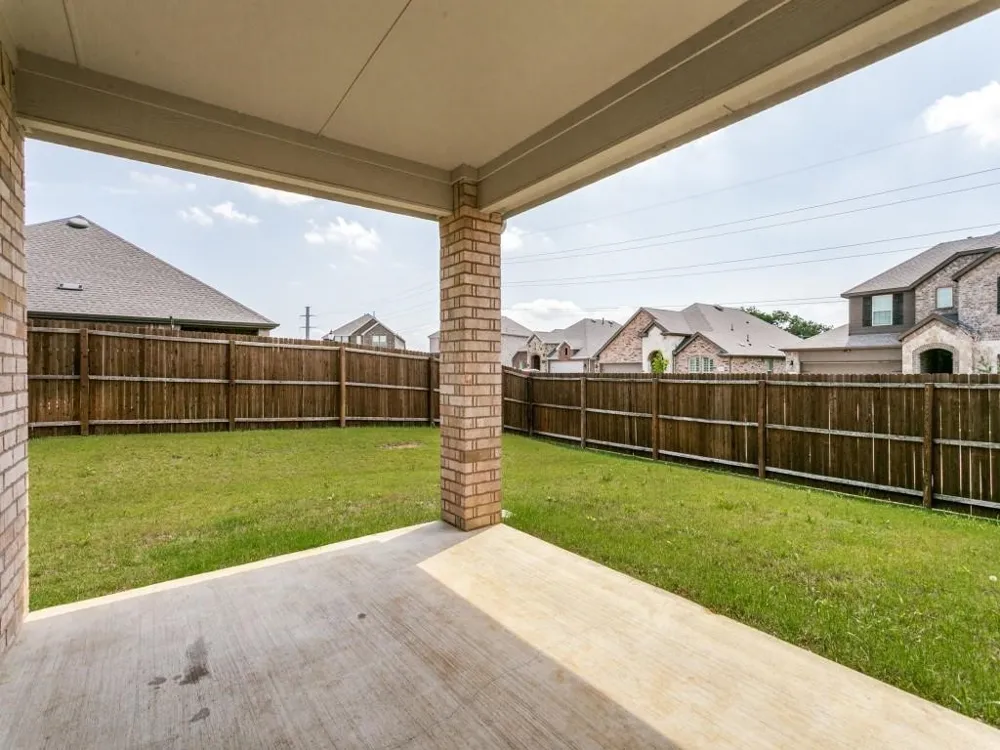 9704 Autumn Leaves Lane Aubrey, TX 76227