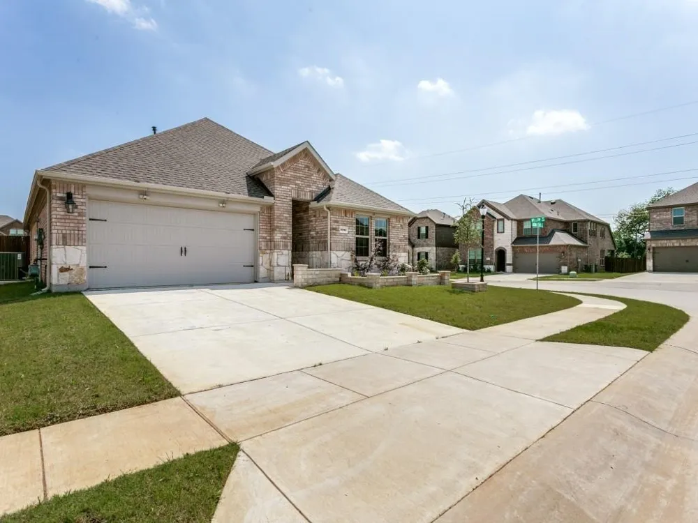 9704 Autumn Leaves Lane Aubrey, TX 76227