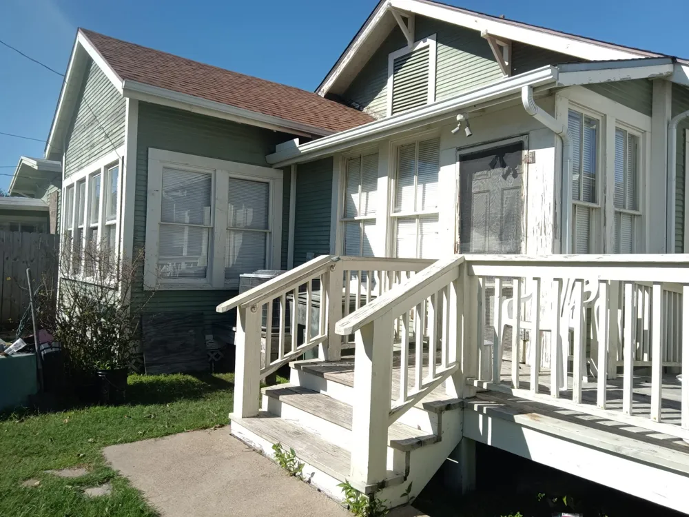 3527 Avenue R 1/2 Galveston, TX 77550