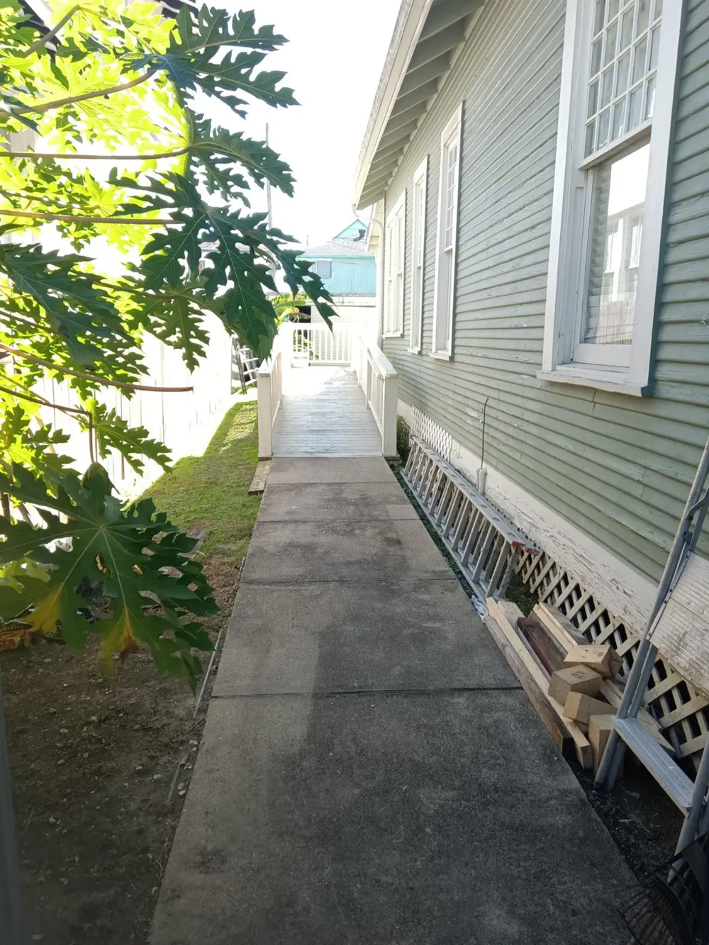 3527 Avenue R 1/2 Galveston, TX 77550
