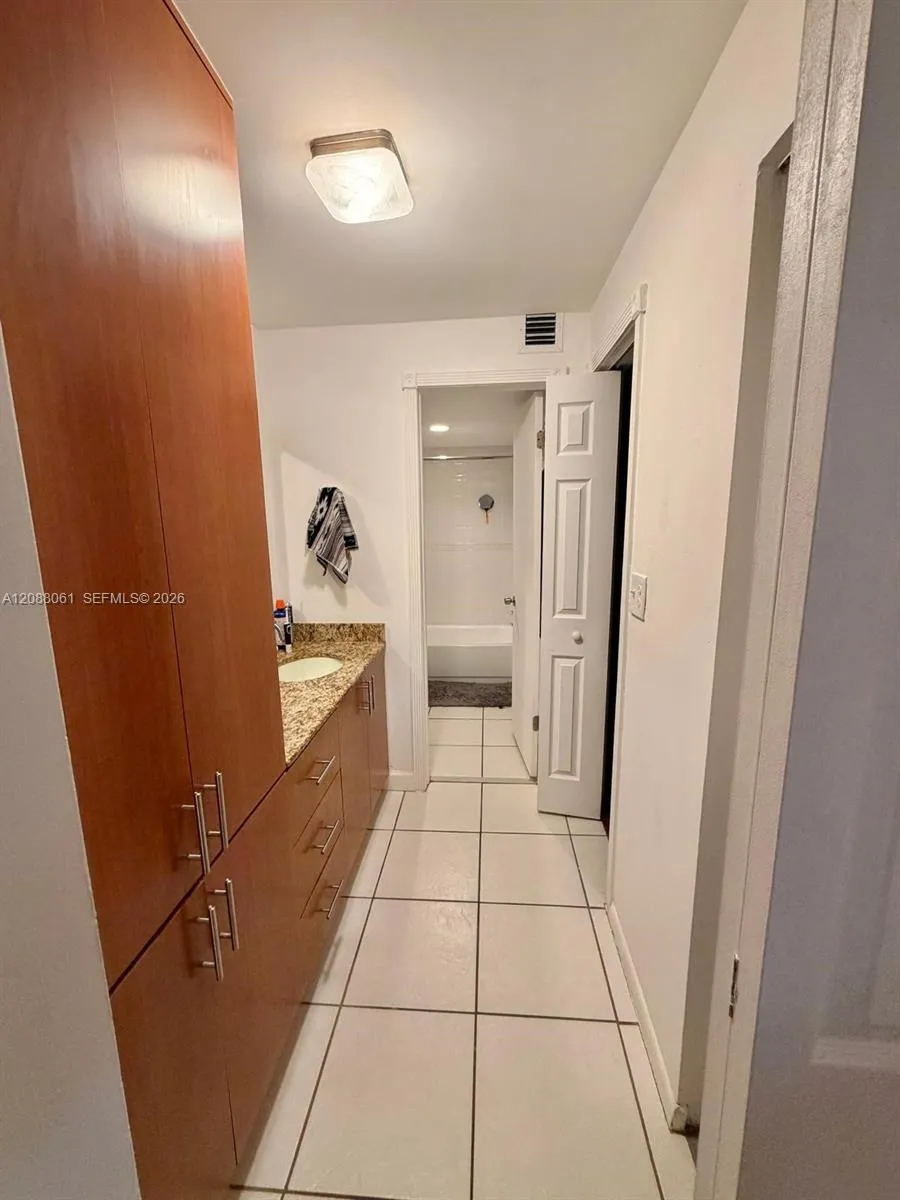 10625 SW 112th Ave #111 Miami, FL 33176