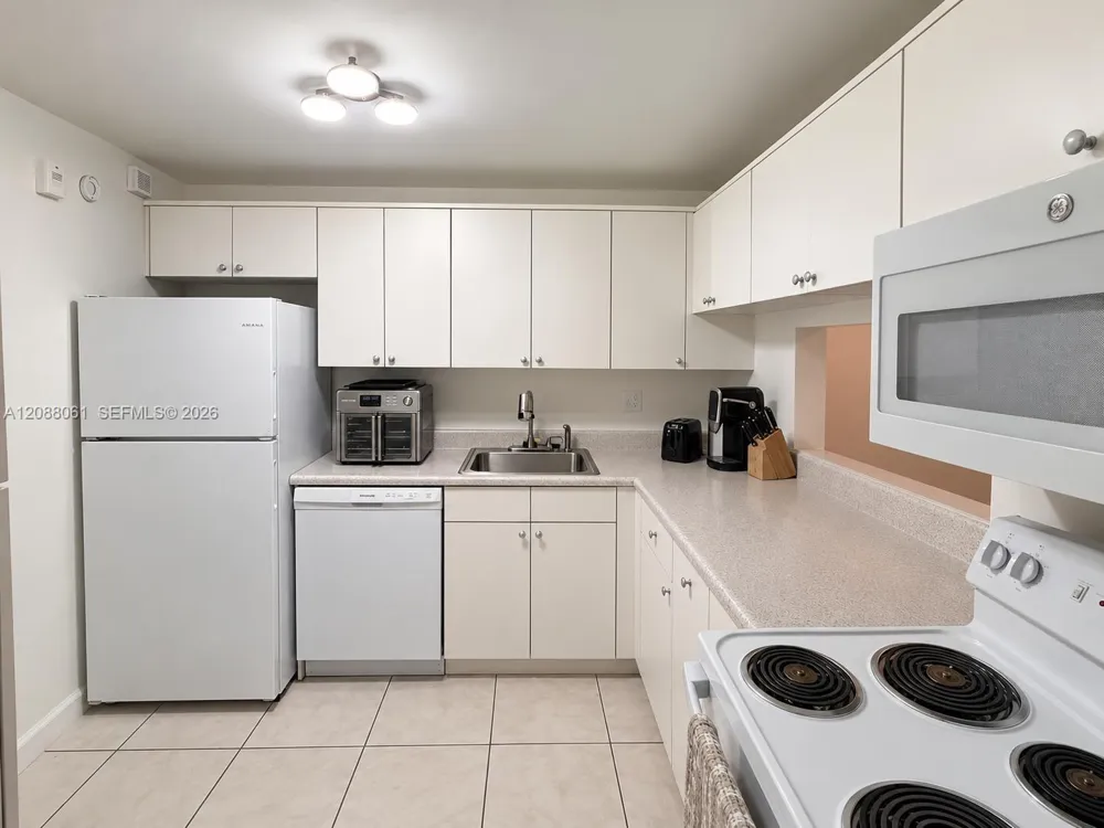 10625 SW 112th Ave #111 Miami, FL 33176