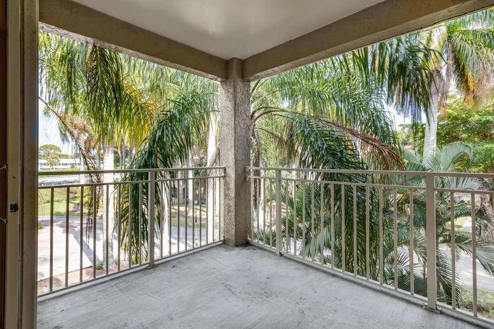 1740 PALM COVE BOULEVARD #4-305 Delray Beach, FL 33445