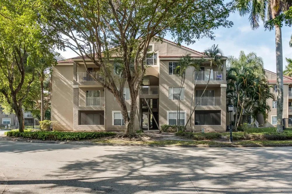 1740 PALM COVE BOULEVARD #4-305 Delray Beach, FL 33445