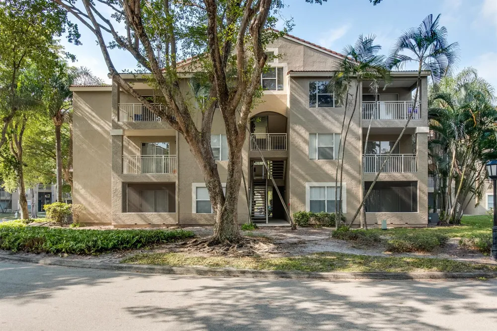 1740 PALM COVE BOULEVARD #4-305 Delray Beach, FL 33445