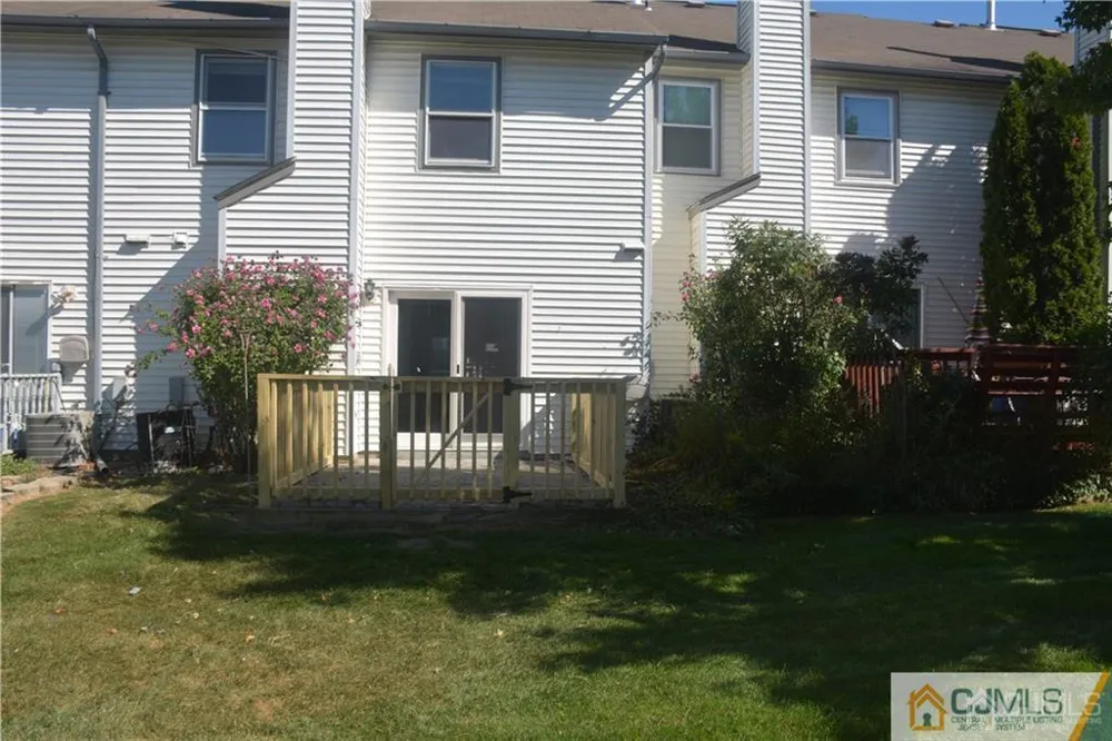13 Heritage Square Sayreville, NJ 08872
