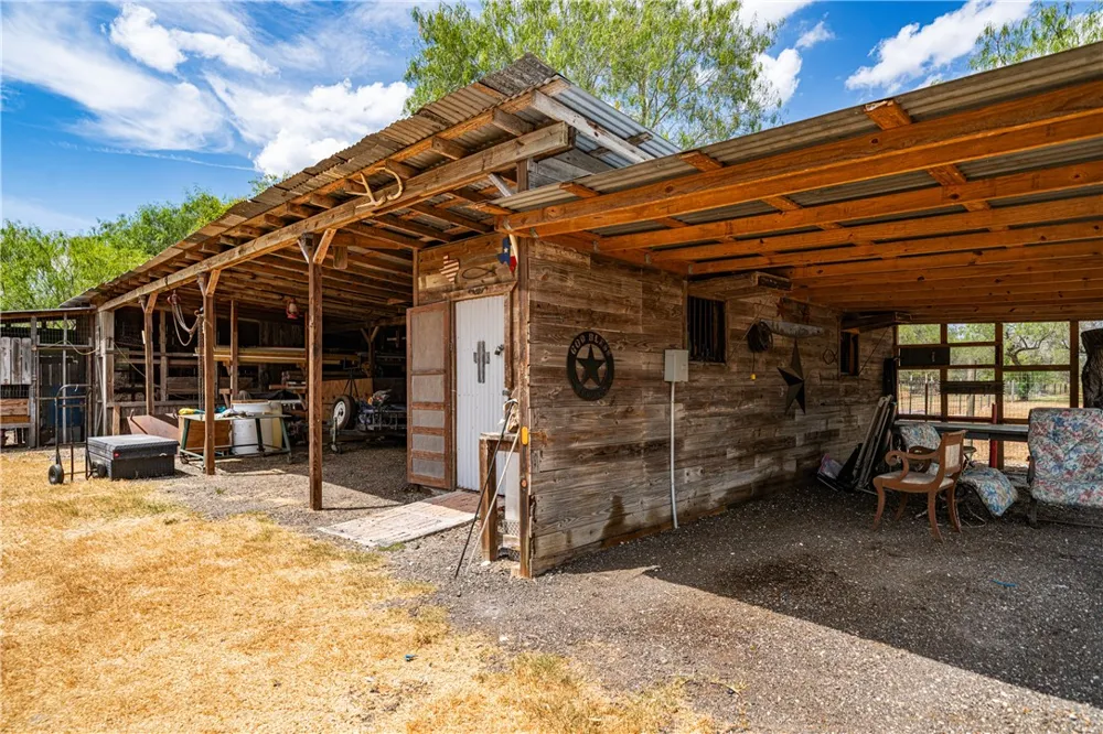 265 County Road 1044 Kingsville, TX 78363