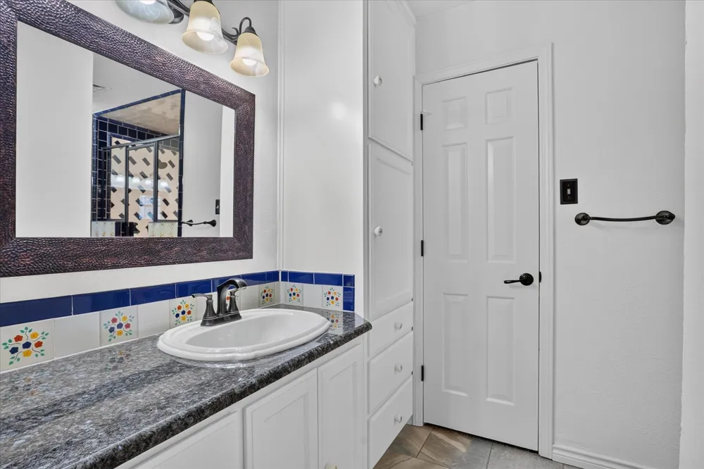 2201 Adams Drive Arlington, TX 76011