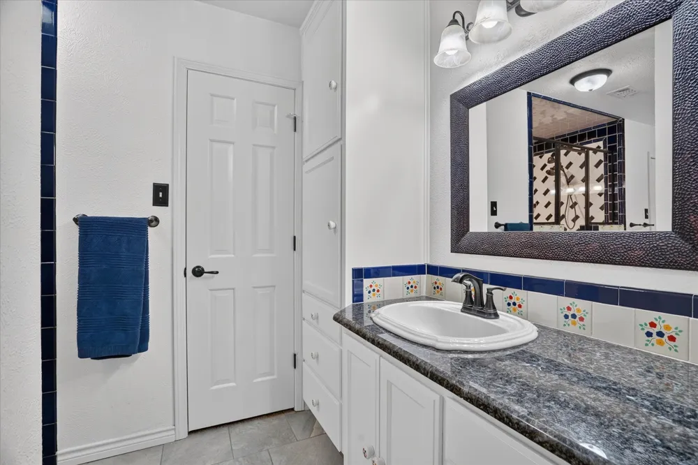 2201 Adams Drive Arlington, TX 76011
