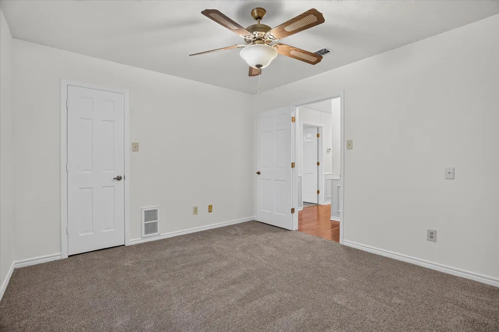 2201 Adams Drive Arlington, TX 76011