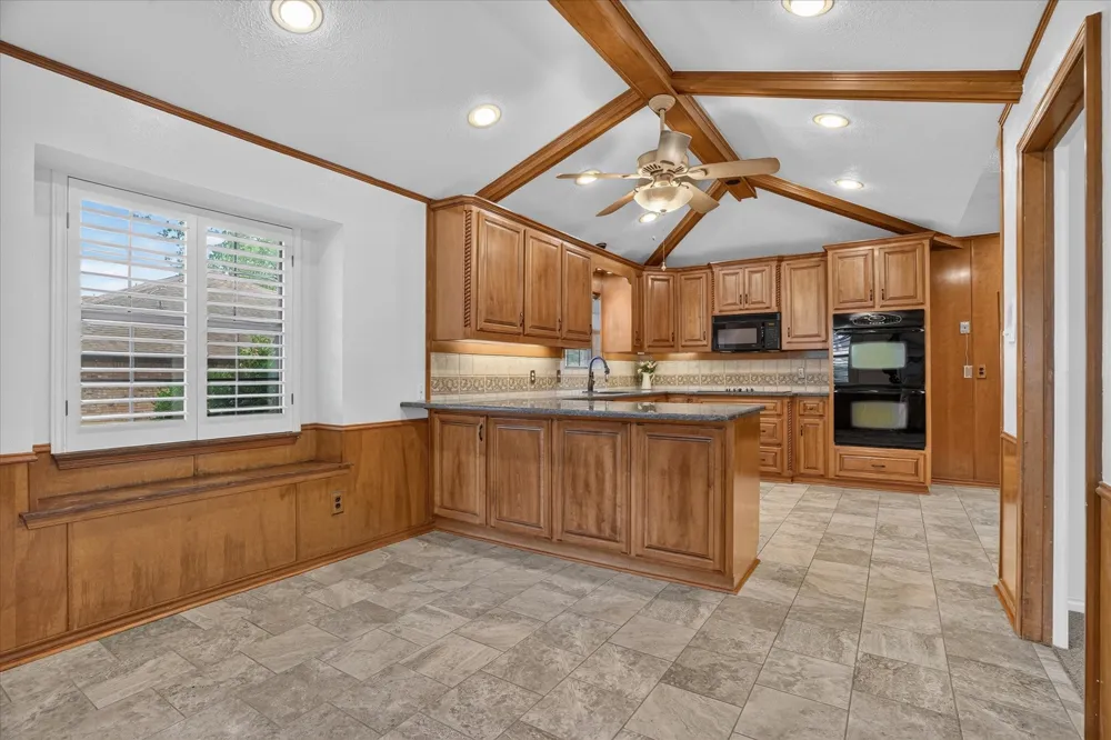 2201 Adams Drive Arlington, TX 76011