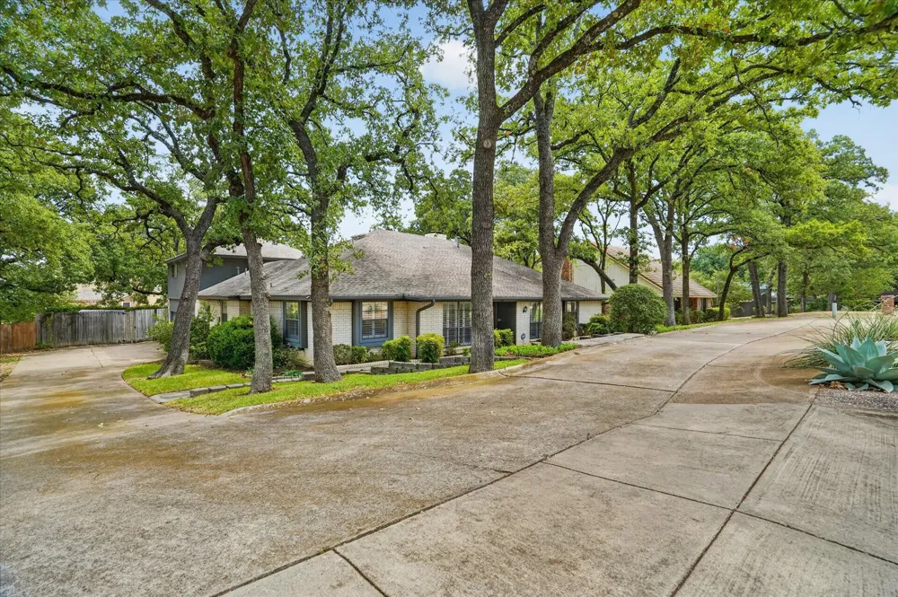 2201 Adams Drive Arlington, TX 76011
