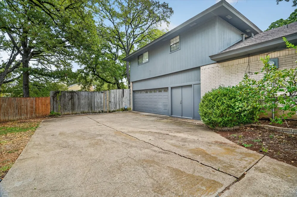 2201 Adams Drive Arlington, TX 76011
