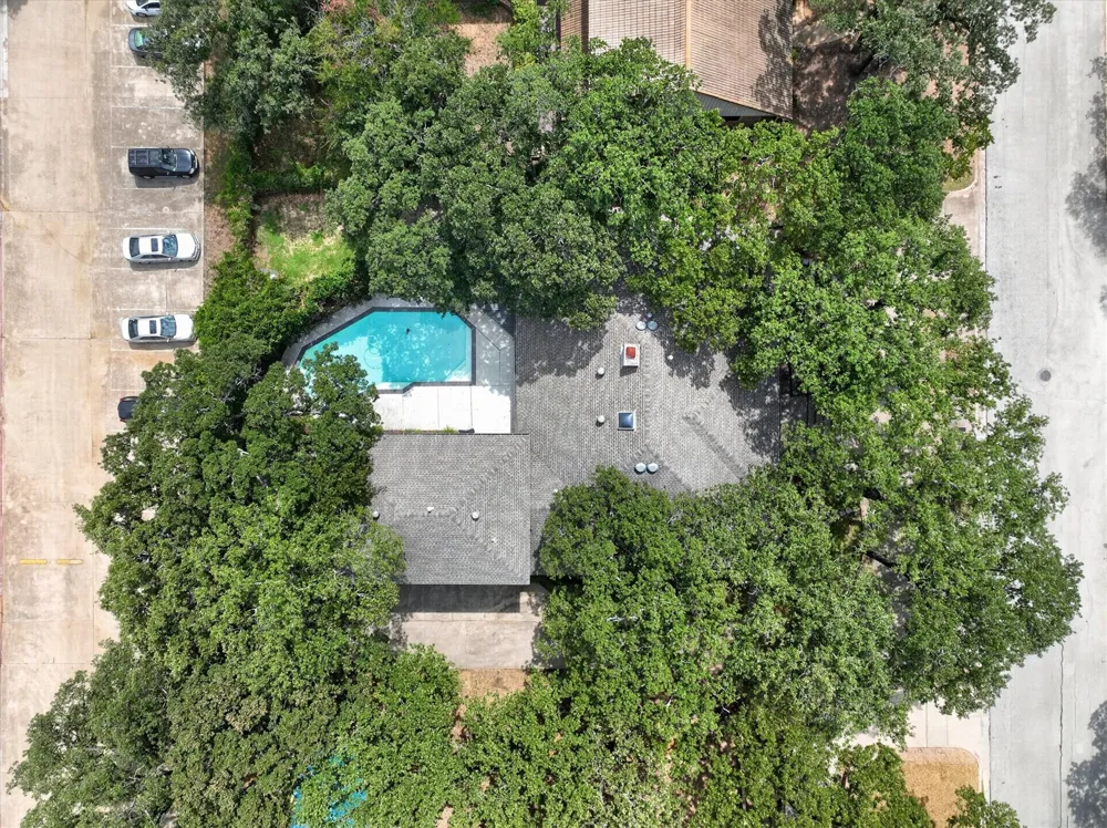 2201 Adams Drive Arlington, TX 76011