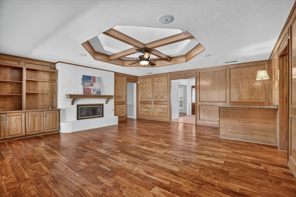 2201 Adams Drive Arlington, TX 76011