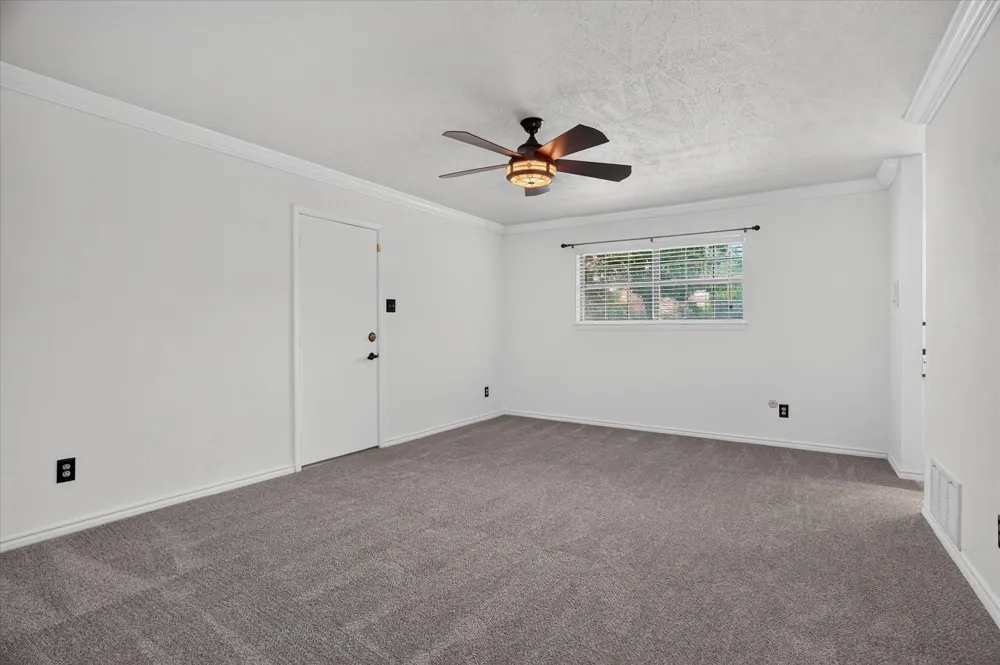 2201 Adams Drive Arlington, TX 76011