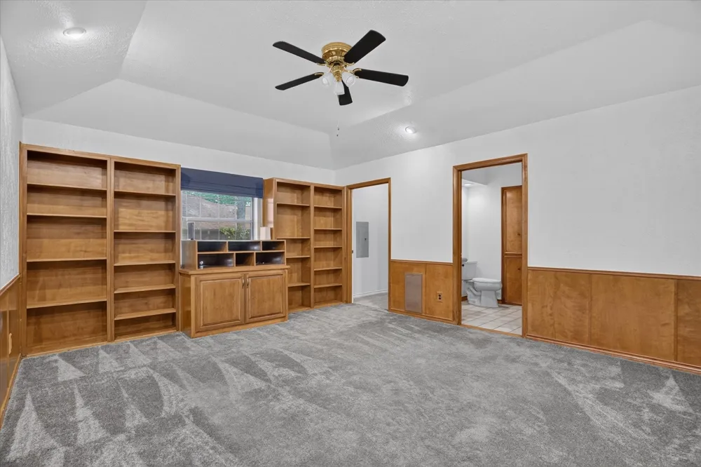2201 Adams Drive Arlington, TX 76011
