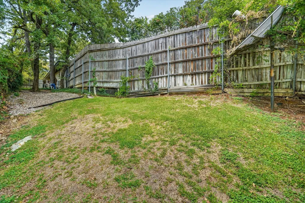 2201 Adams Drive Arlington, TX 76011