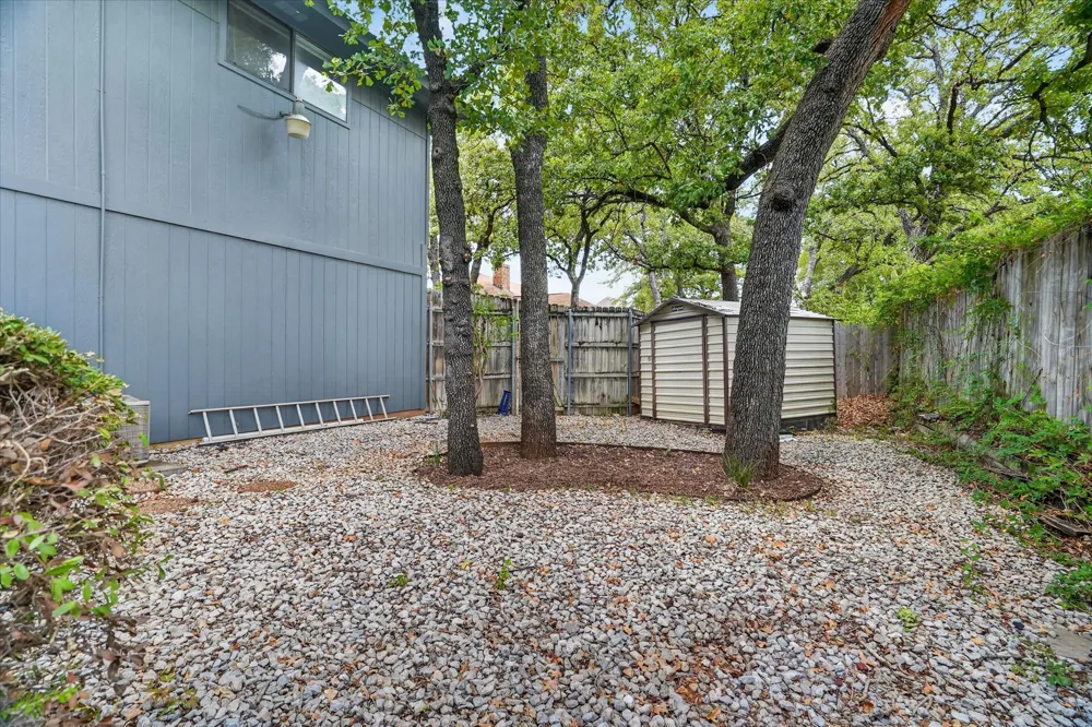 2201 Adams Drive Arlington, TX 76011