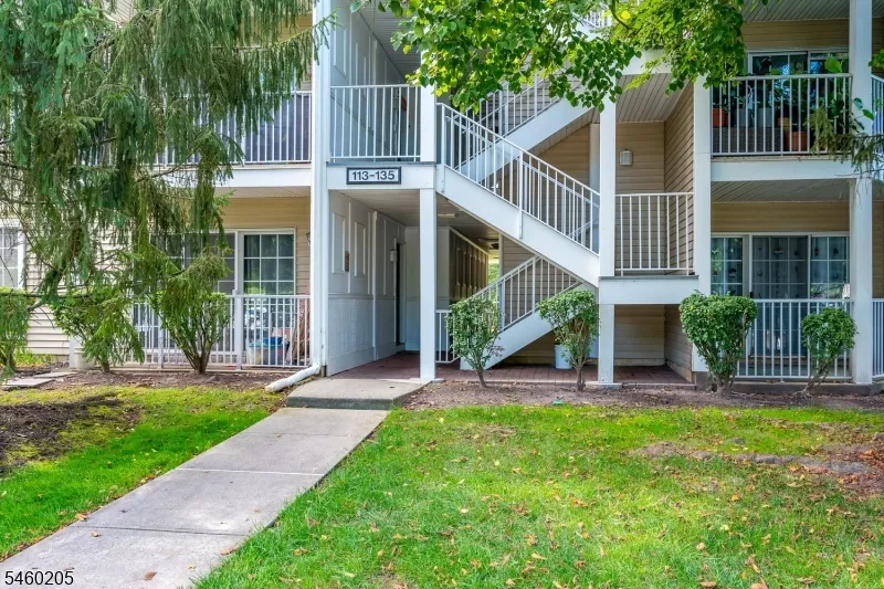 133 Rachel Ct Franklin, NJ 08823