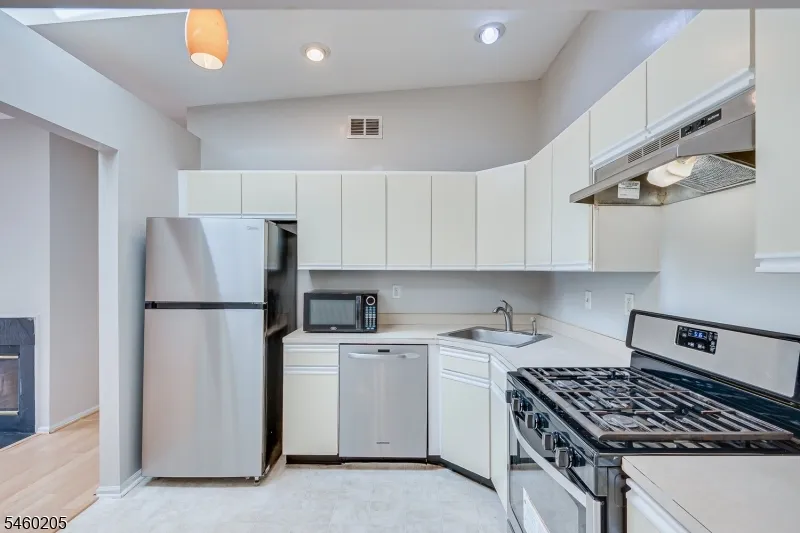 133 Rachel Ct Franklin, NJ 08823