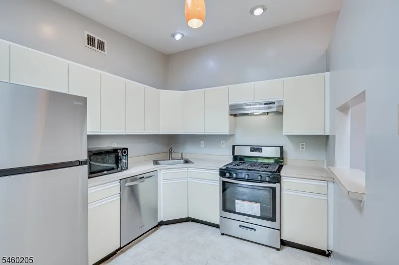 133 Rachel Ct Franklin, NJ 08823