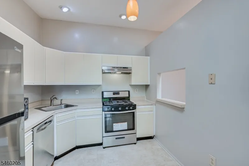 133 Rachel Ct Franklin, NJ 08823