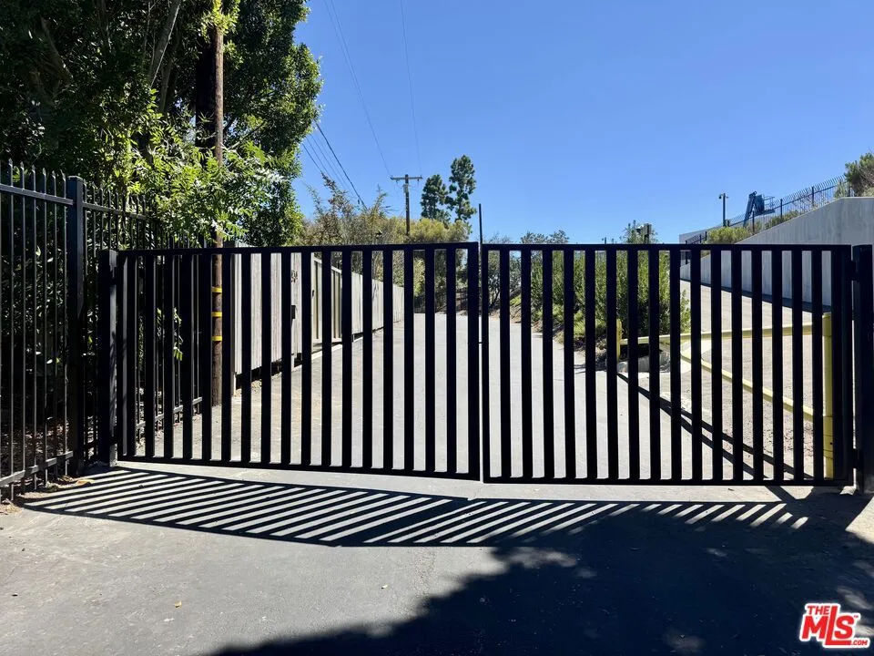15434 Mulholland Drive Los Angeles, CA 90077