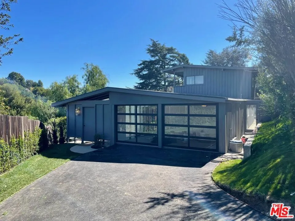 15434 Mulholland Drive Los Angeles, CA 90077