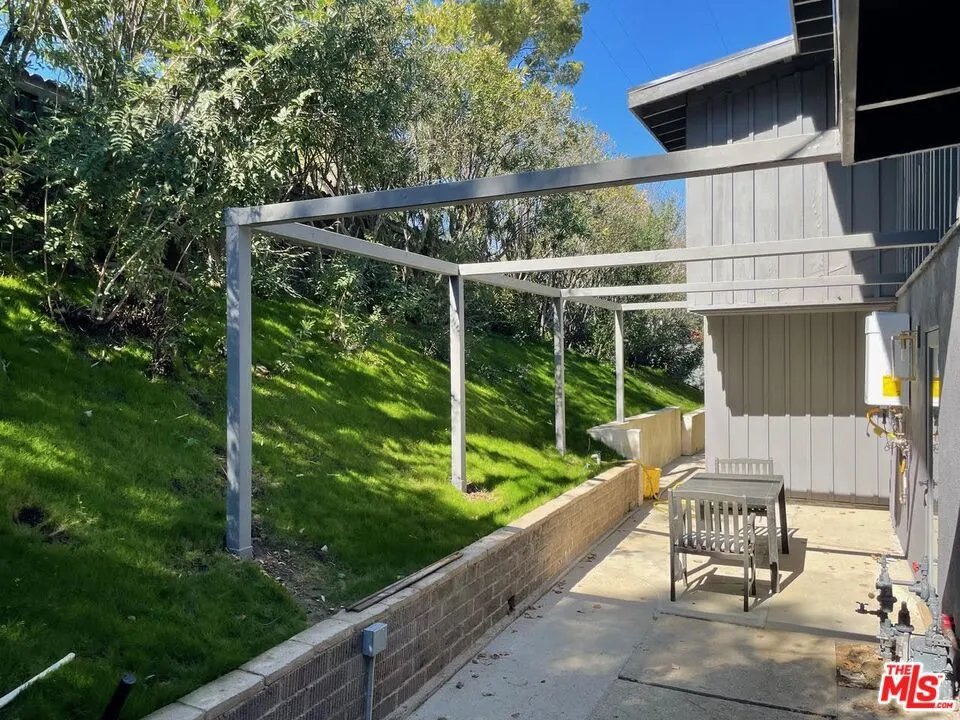 15434 Mulholland Drive Los Angeles, CA 90077