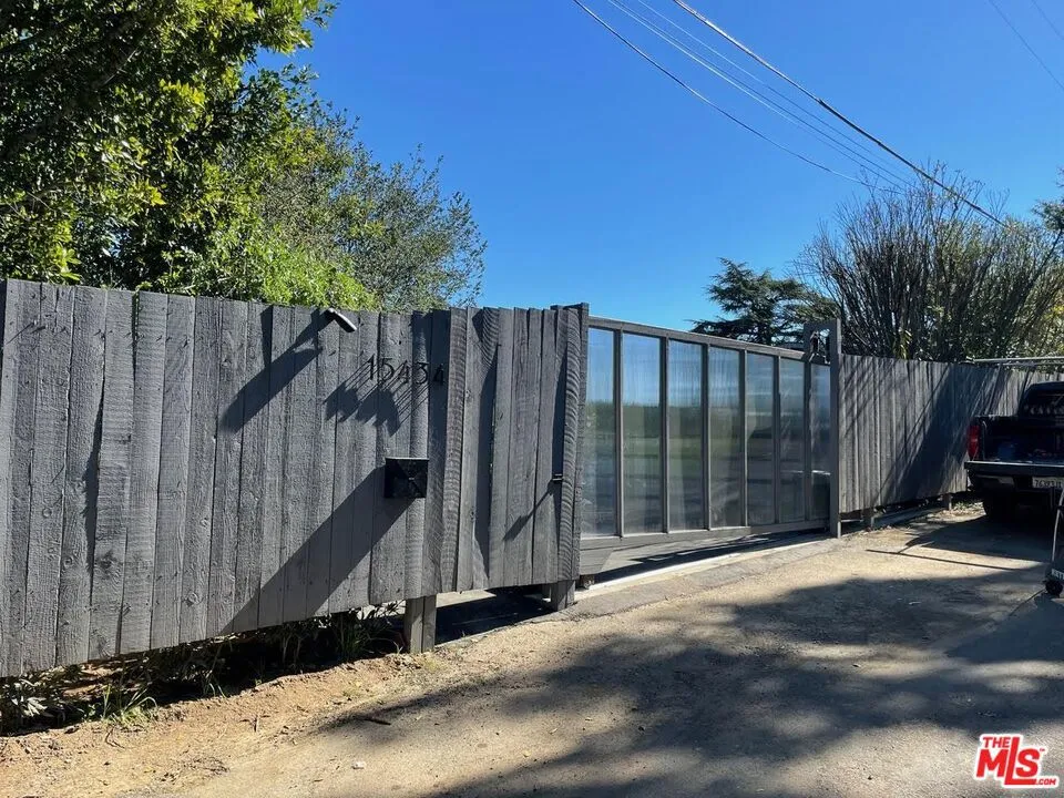 15434 Mulholland Drive Los Angeles, CA 90077