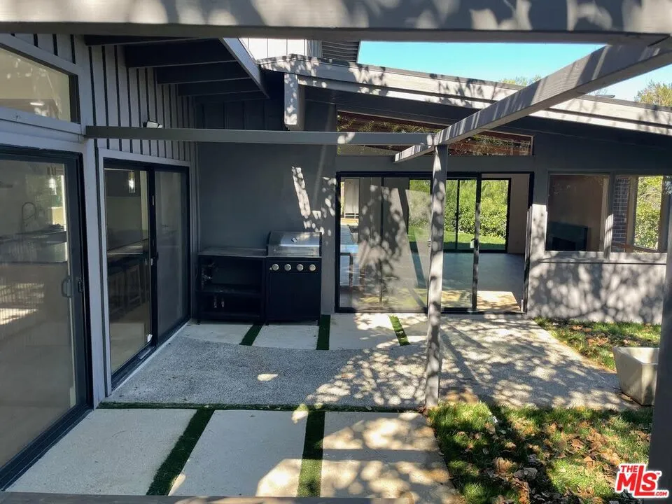 15434 Mulholland Drive Los Angeles, CA 90077