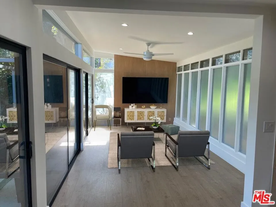 15434 Mulholland Drive Los Angeles, CA 90077