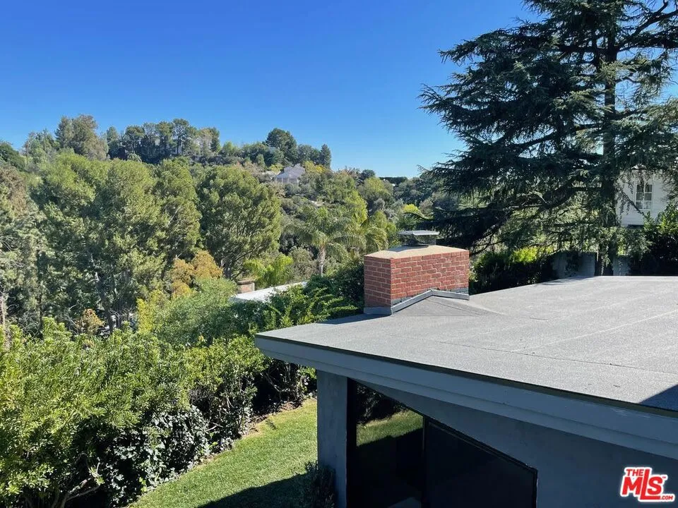 15434 Mulholland Drive Los Angeles, CA 90077