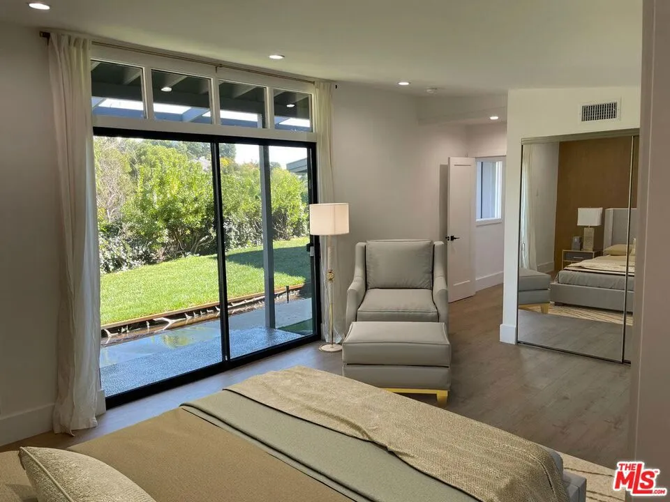 15434 Mulholland Drive Los Angeles, CA 90077