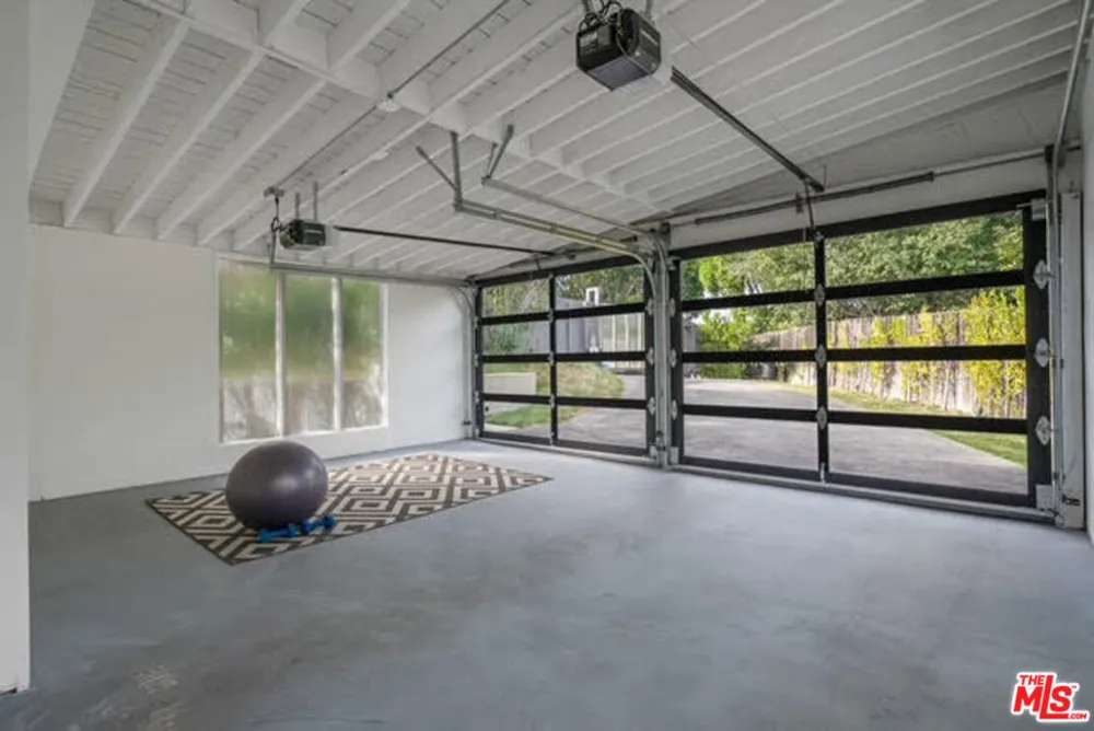 15434 Mulholland Drive Los Angeles, CA 90077