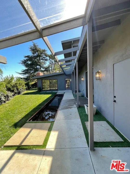 15434 Mulholland Drive Los Angeles, CA 90077