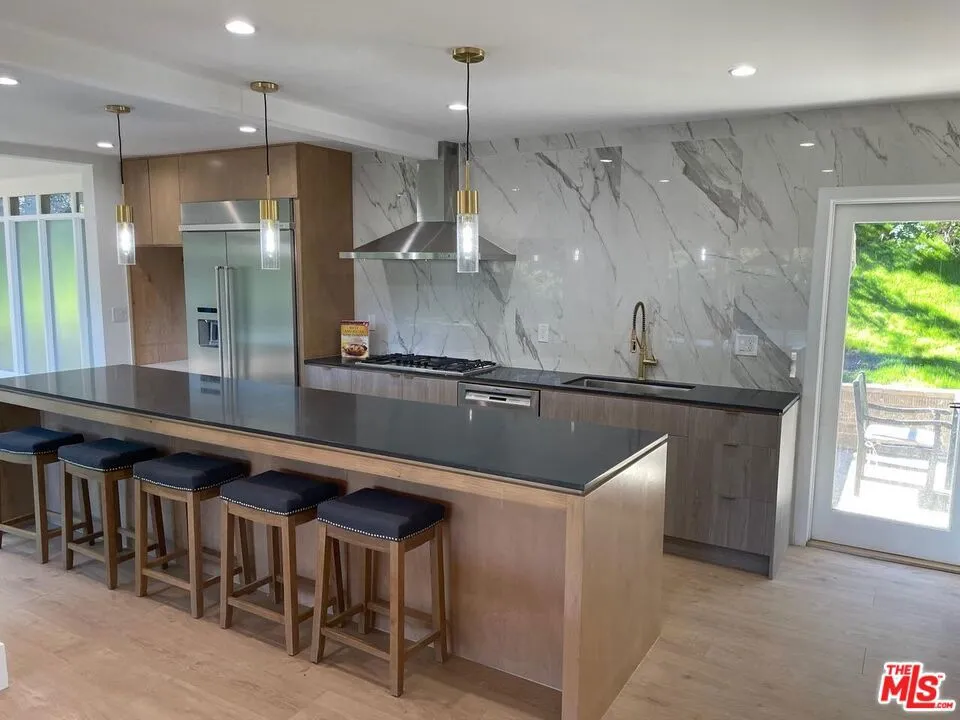 15434 Mulholland Drive Los Angeles, CA 90077