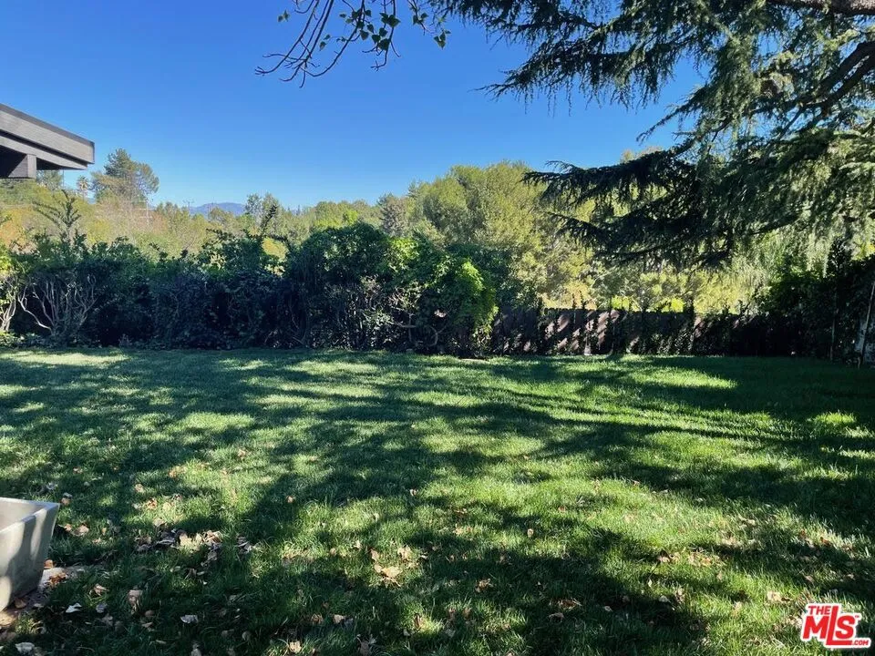 15434 Mulholland Drive Los Angeles, CA 90077