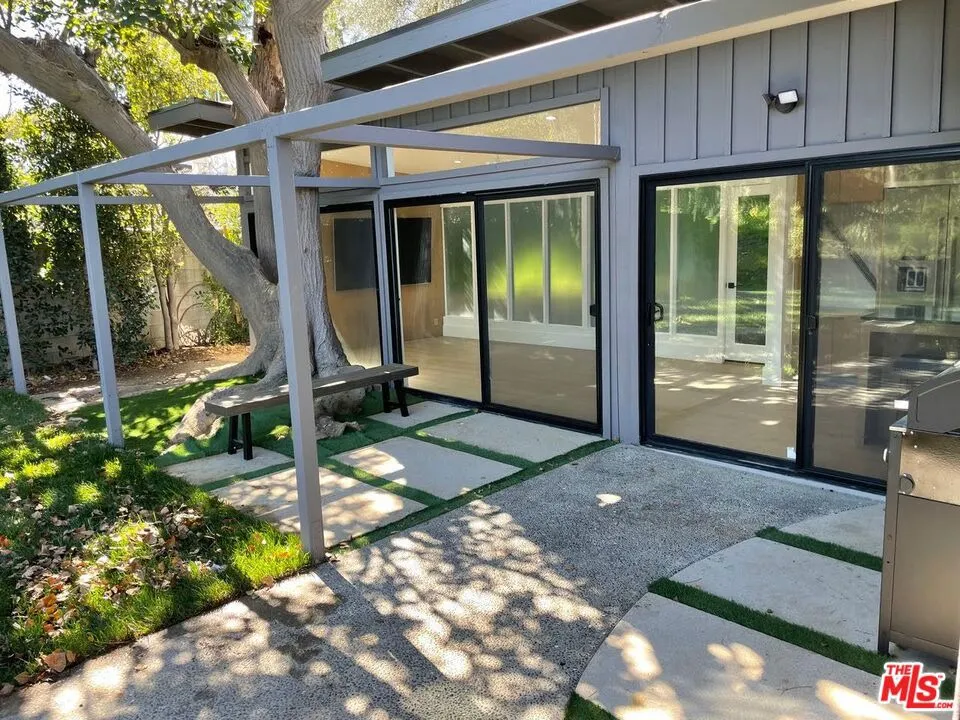 15434 Mulholland Drive Los Angeles, CA 90077