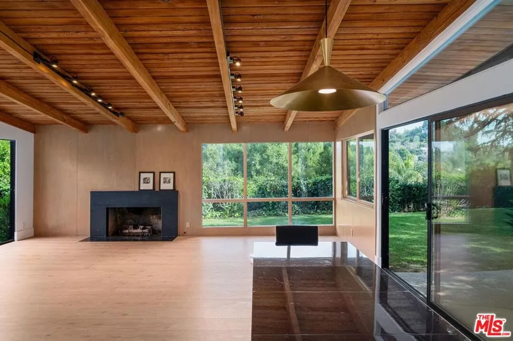 15434 Mulholland Drive Los Angeles, CA 90077