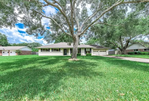 212 E Crestmont Drive