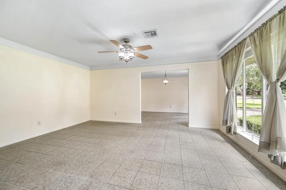 212 E Crestmont Drive Alvin, TX 77511