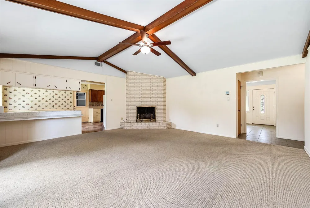 212 E Crestmont Drive Alvin, TX 77511