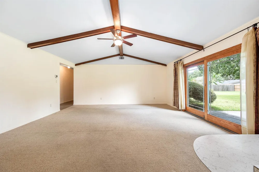 212 E Crestmont Drive Alvin, TX 77511