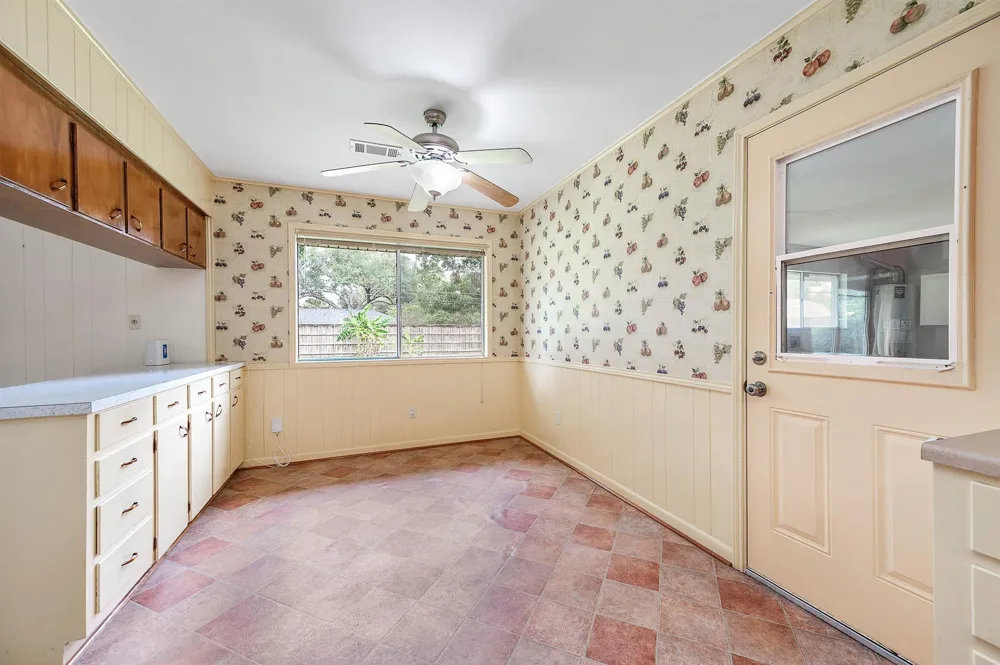 212 E Crestmont Drive Alvin, TX 77511