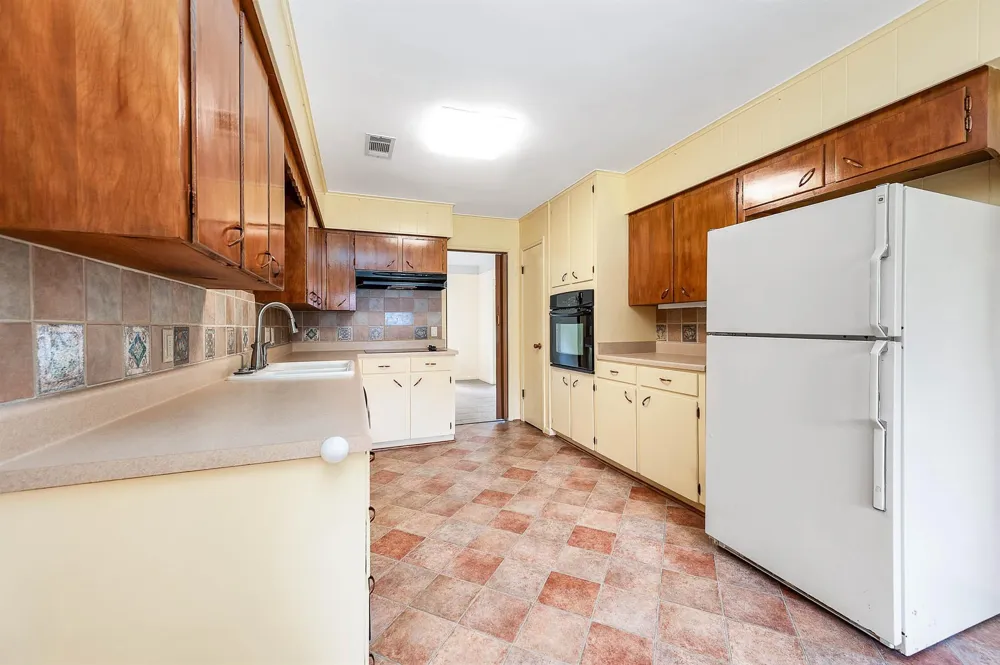 212 E Crestmont Drive Alvin, TX 77511