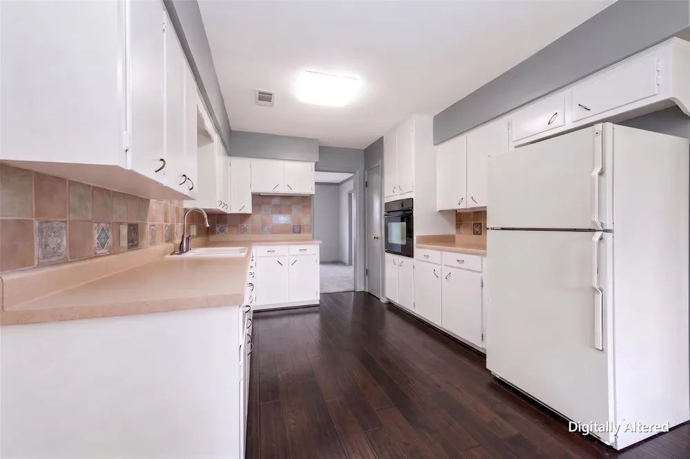 212 E Crestmont Drive Alvin, TX 77511
