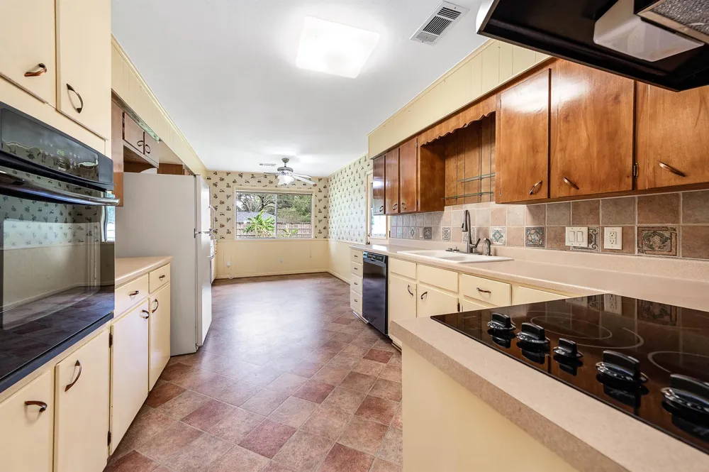 212 E Crestmont Drive Alvin, TX 77511